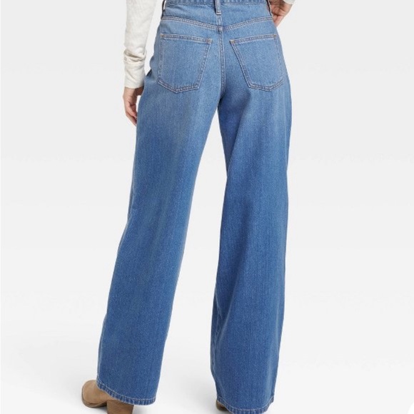 Women's High Rise Wide Leg Jeans, Universal Thread, Medium Wash Size 16 Short - Picture 2 of 2